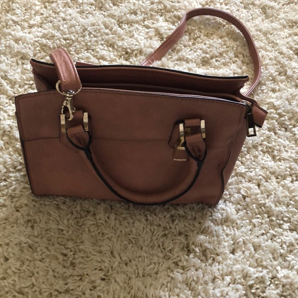 Handbags - 🔆SALE🔆PURSE WITH ADJUSTABLE STRAP